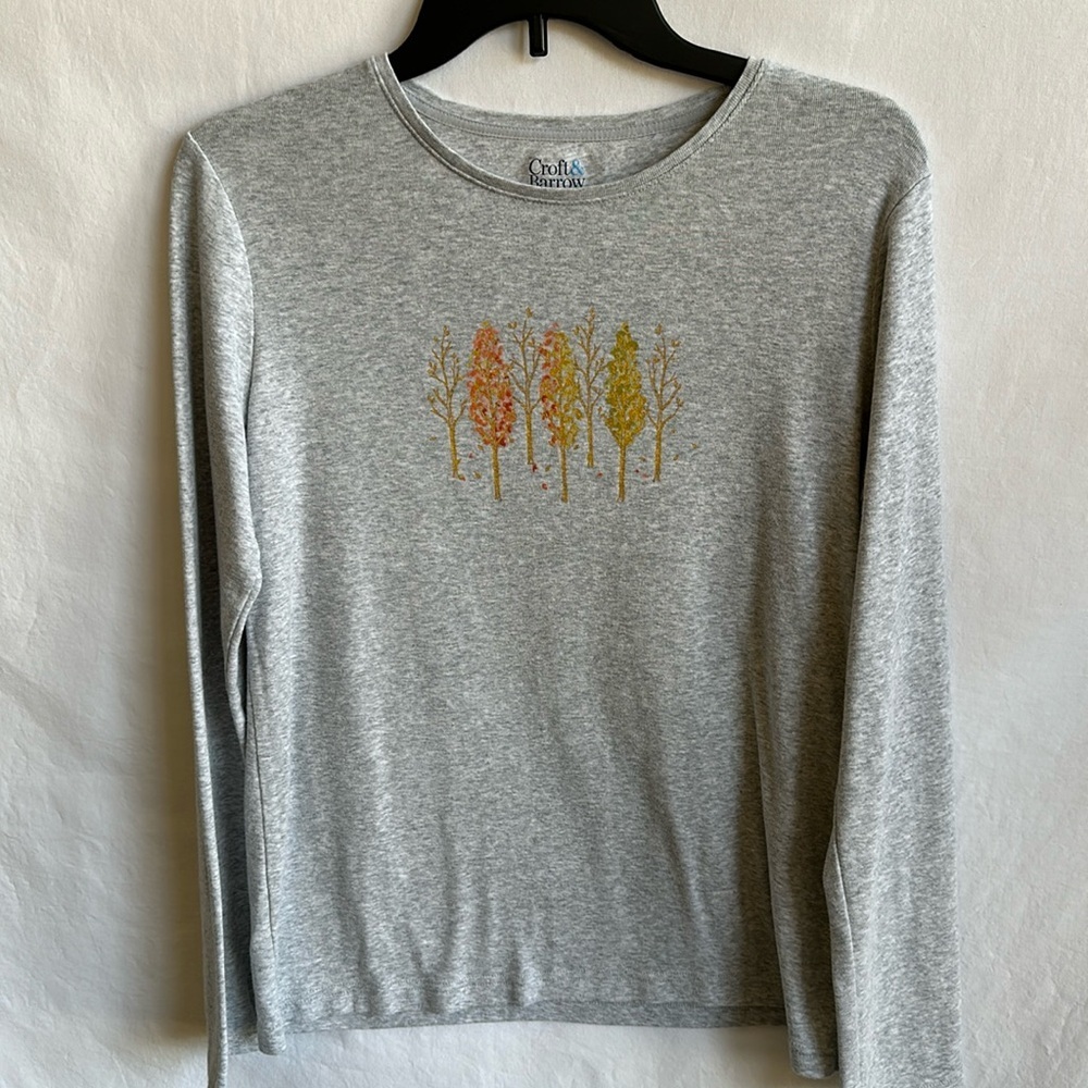 Croft & Barrow long sleeve gray tee with tree motif, size M